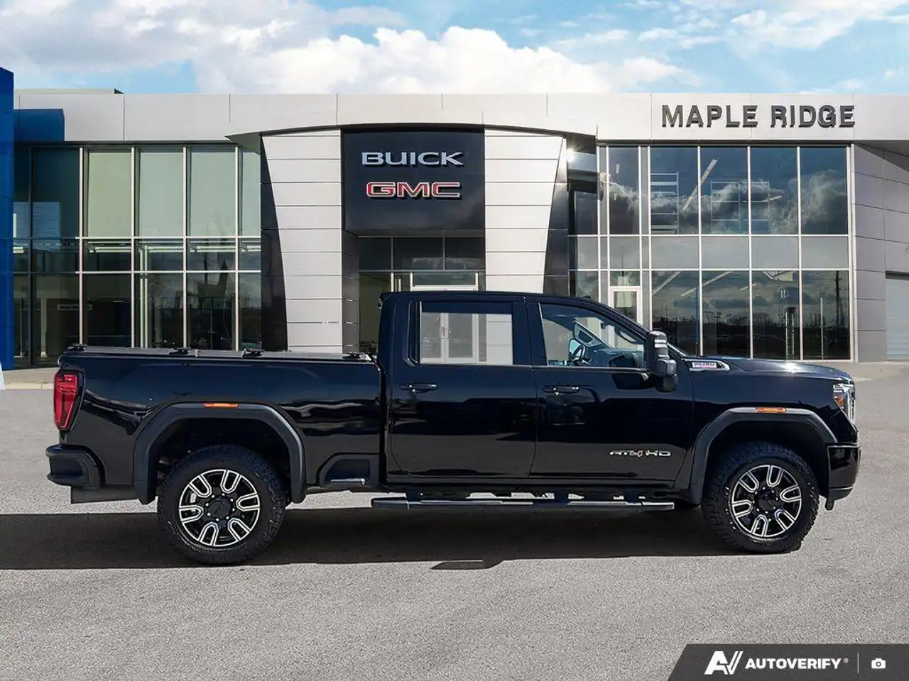 GMC Sierra 3500HD снимка GMC Sierra 3500HD