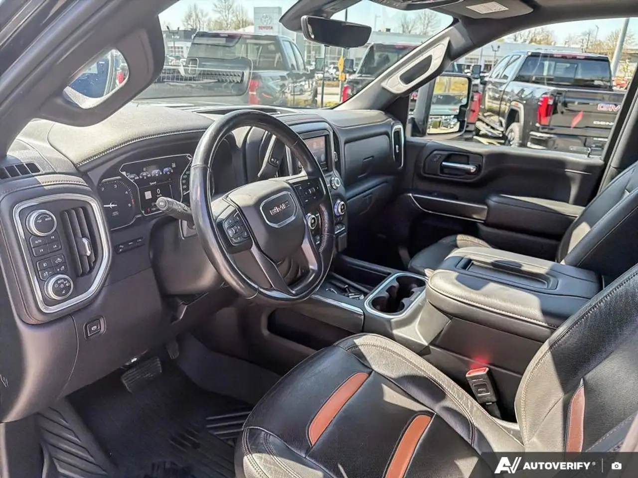 GMC Sierra 3500HD снимка GMC Sierra 3500HD