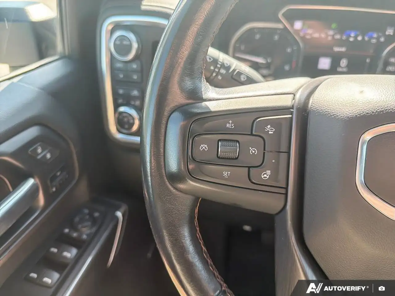 GMC Sierra 3500HD снимка GMC Sierra 3500HD