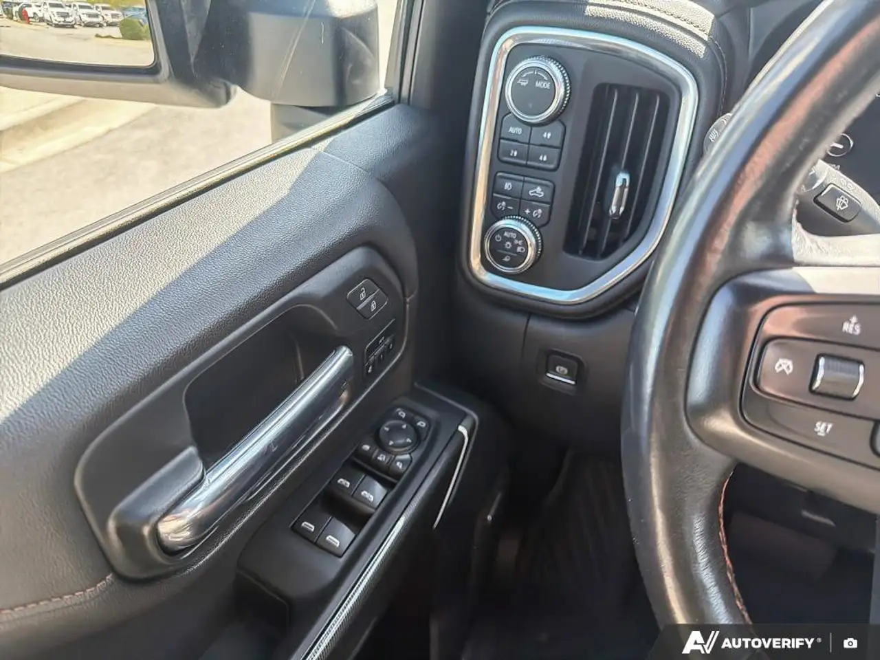 GMC Sierra 3500HD снимка GMC Sierra 3500HD