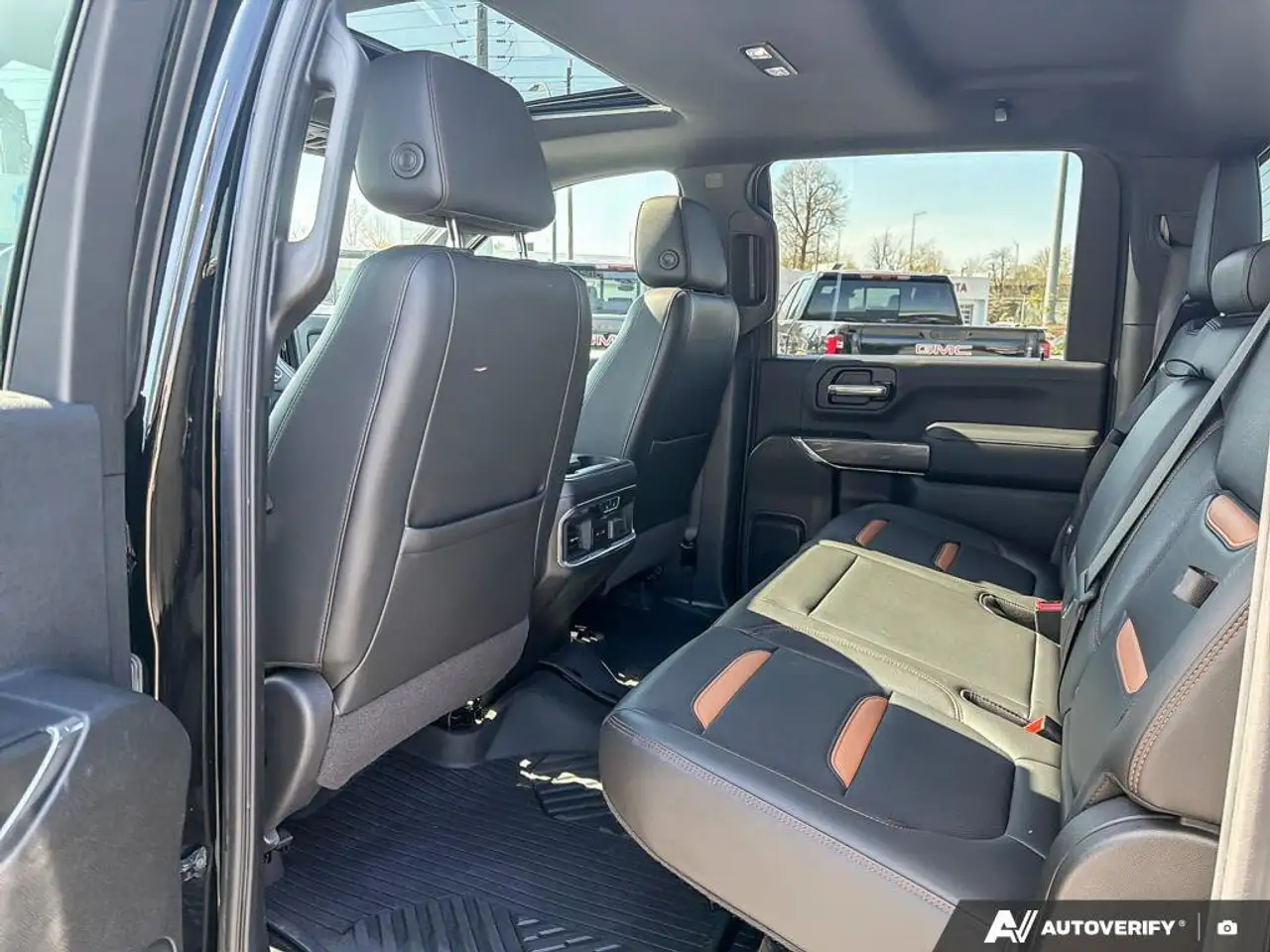 GMC Sierra 3500HD снимка GMC Sierra 3500HD