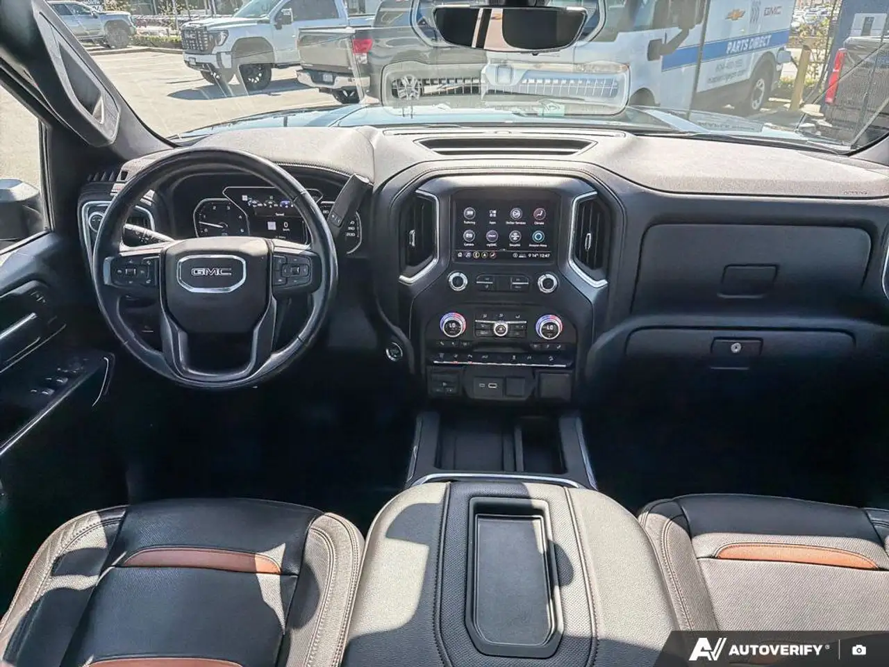 GMC Sierra 3500HD снимка GMC Sierra 3500HD