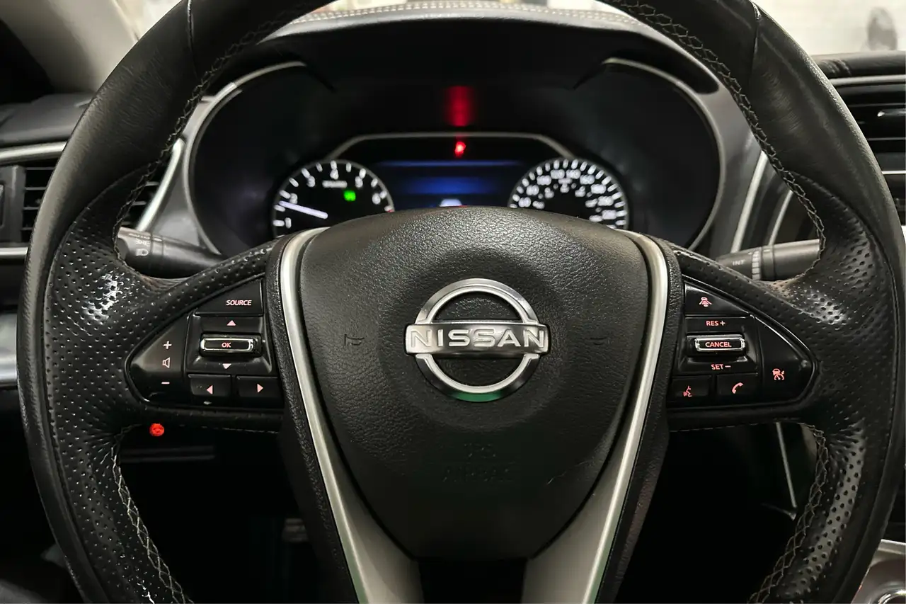 Nissan Maxima снимка Nissan Maxima