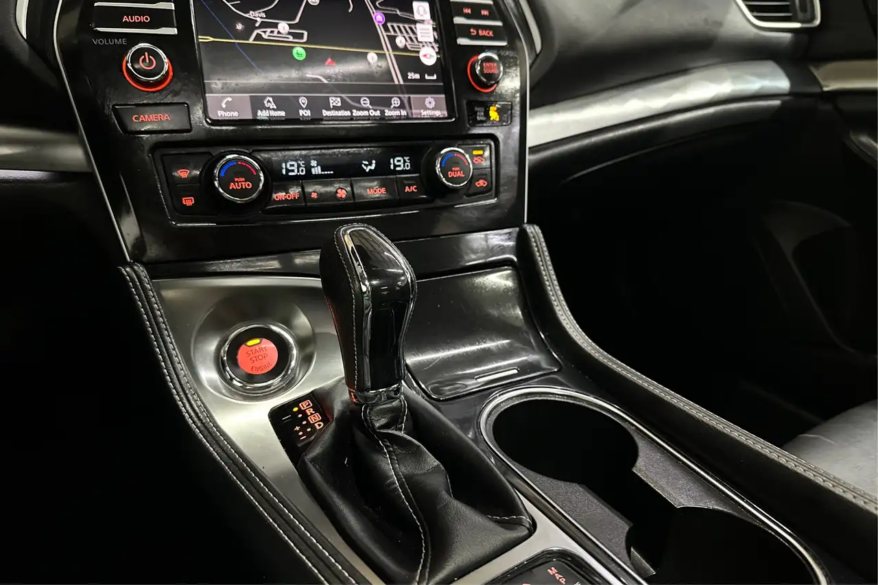 Nissan Maxima снимка Nissan Maxima
