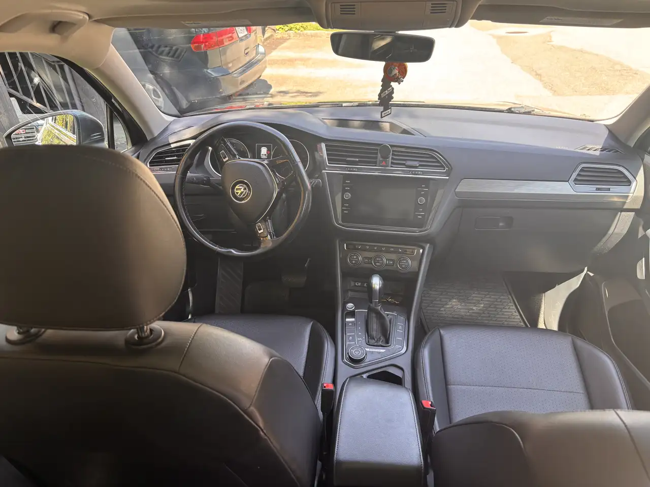 Volkswagen Tiguan снимка Volkswagen Tiguan