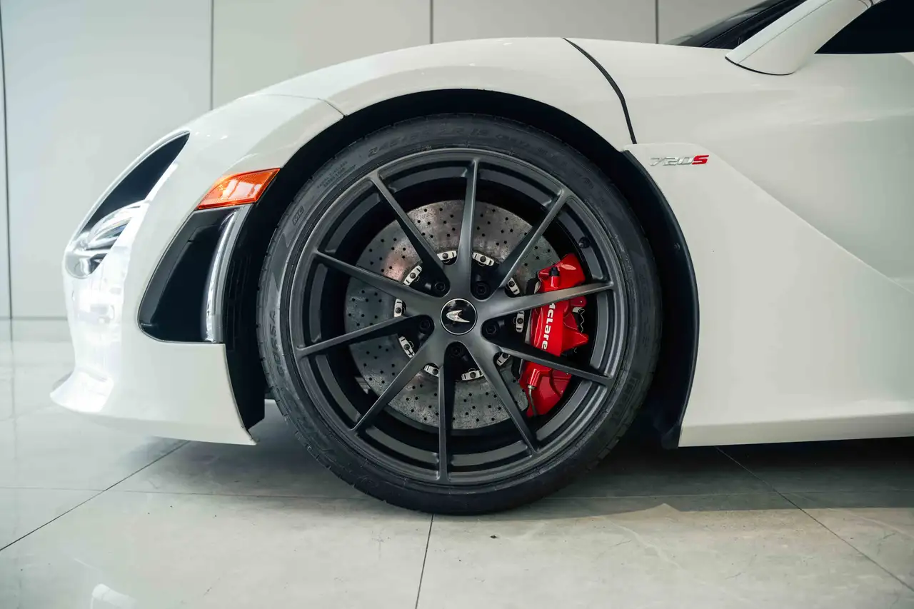 McLaren 720S photo McLaren 720S