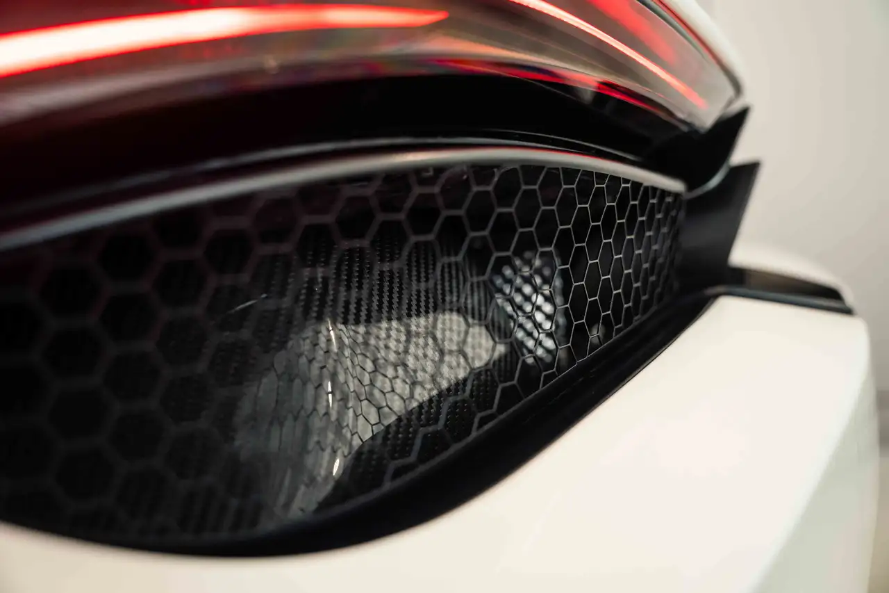 McLaren 720S photo McLaren 720S