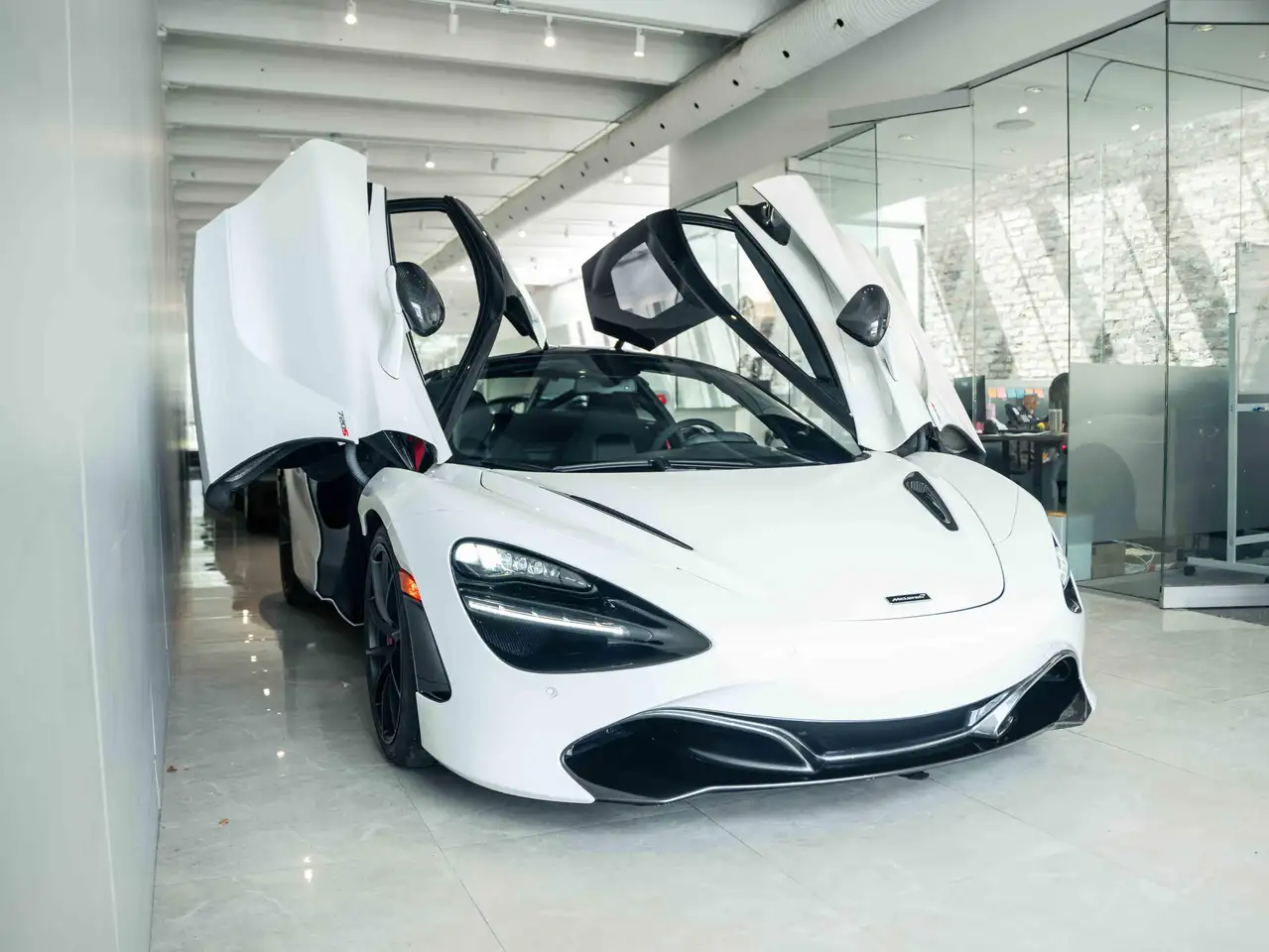 McLaren 720S photo McLaren 720S