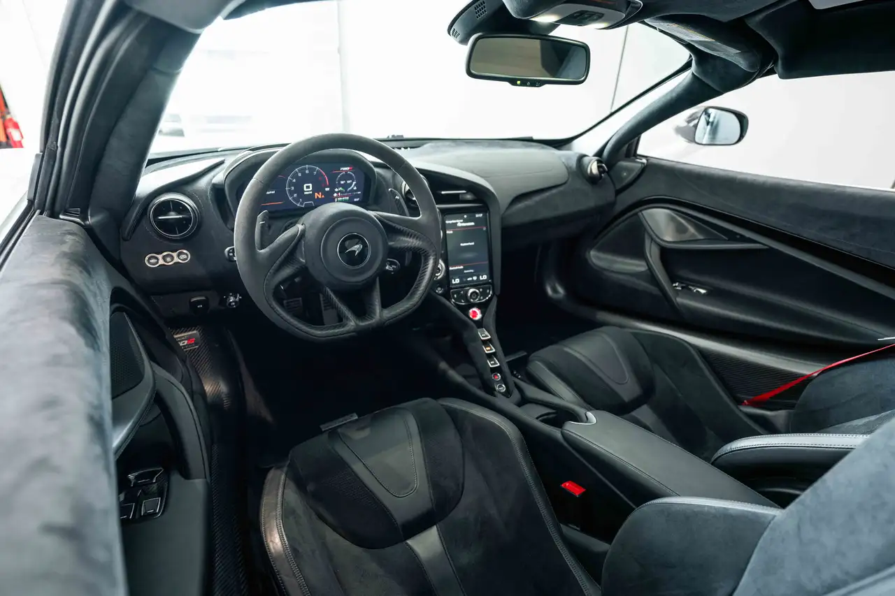 McLaren 720S photo McLaren 720S