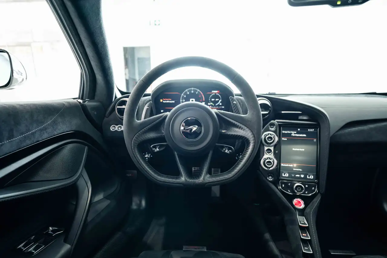 McLaren 720S photo McLaren 720S