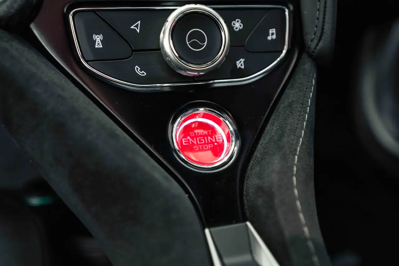McLaren 720S photo McLaren 720S