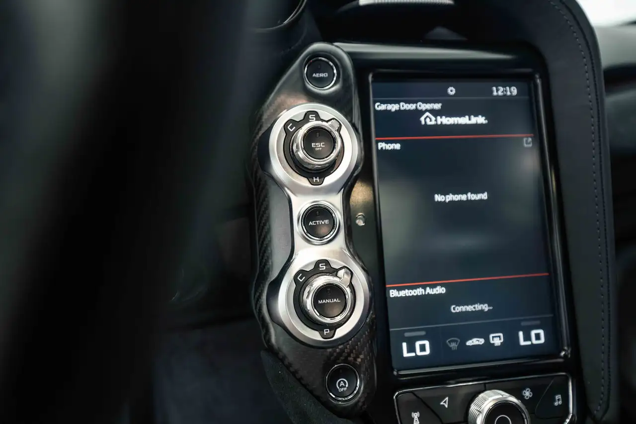 McLaren 720S photo McLaren 720S