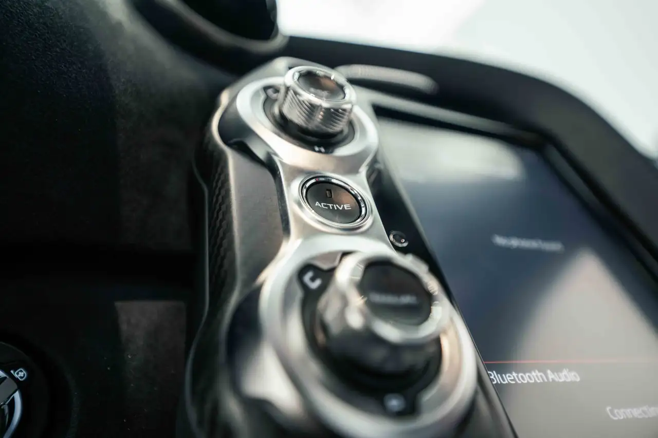 McLaren 720S photo McLaren 720S