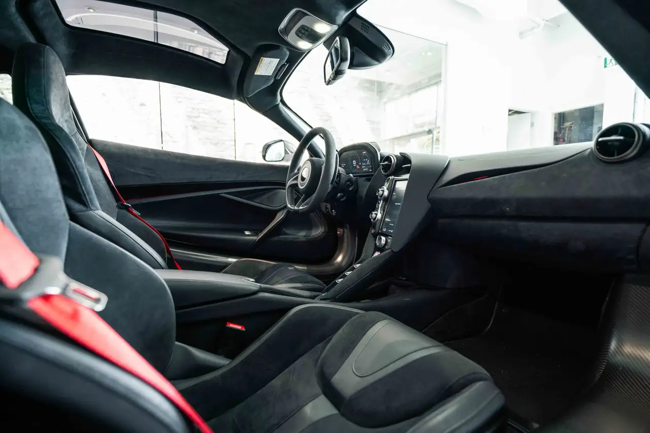 McLaren 720S photo McLaren 720S