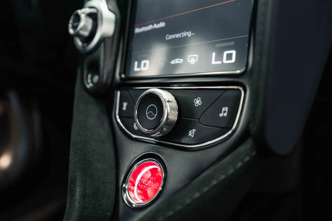 McLaren 720S photo McLaren 720S