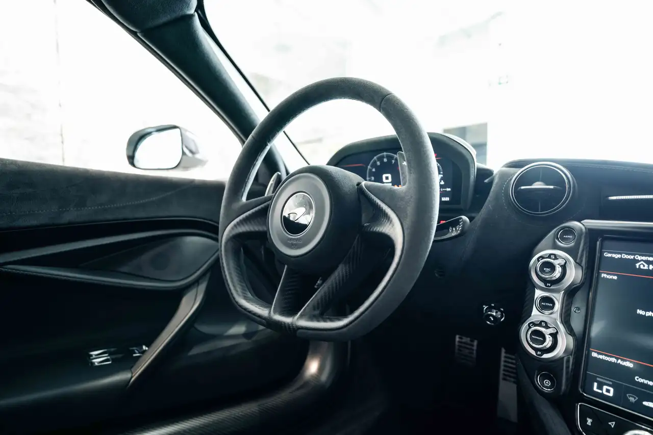 McLaren 720S photo McLaren 720S