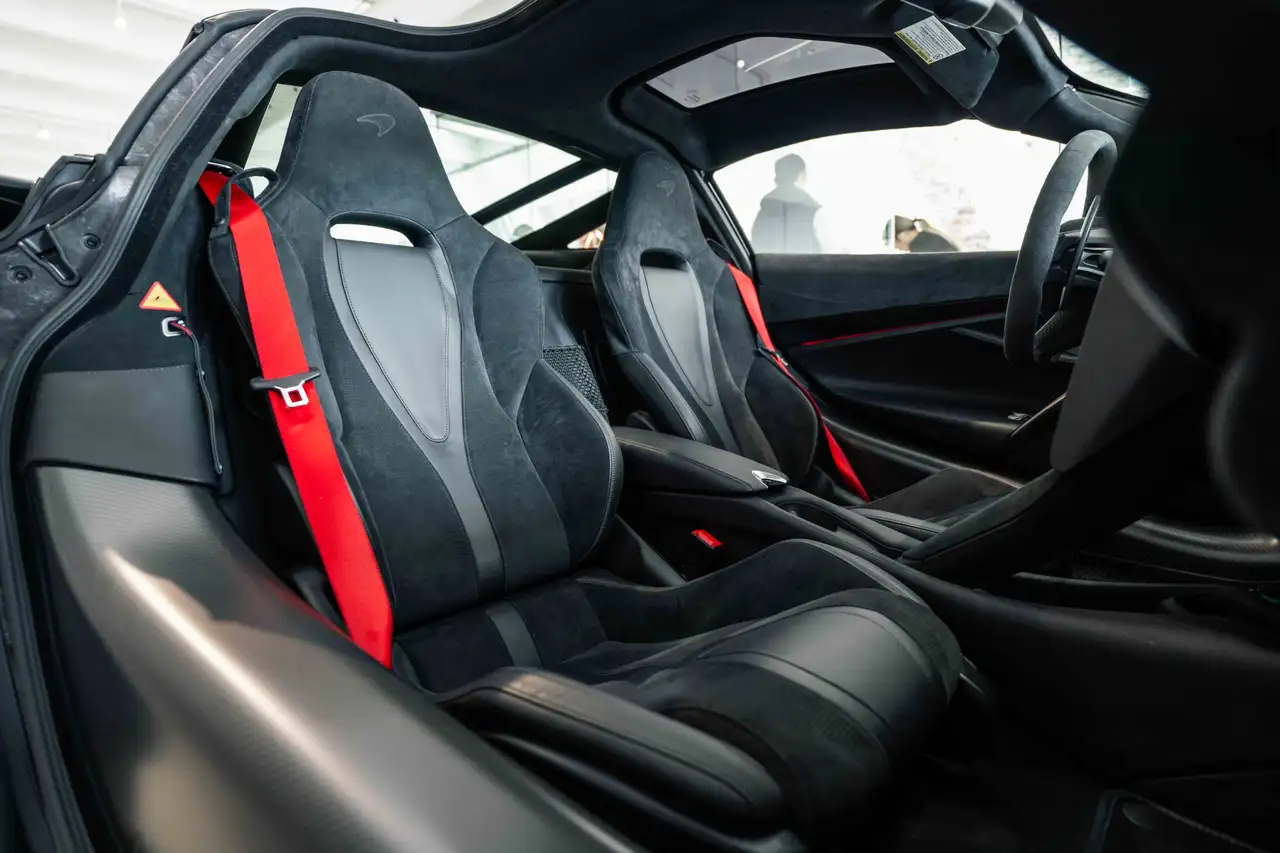 McLaren 720S photo McLaren 720S