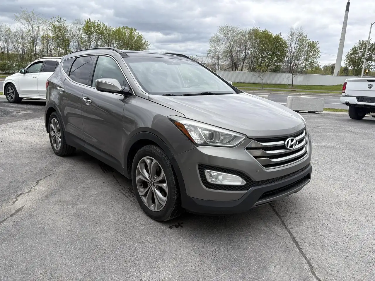 Hyundai SANTA FE photo Hyundai SANTA FE