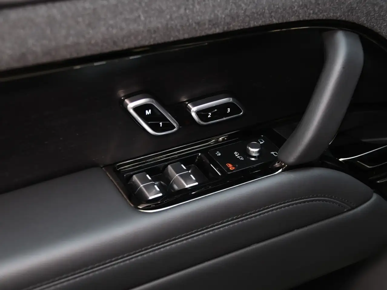 Land Rover Range Rover Sport photo Land Rover Range Rover Sport