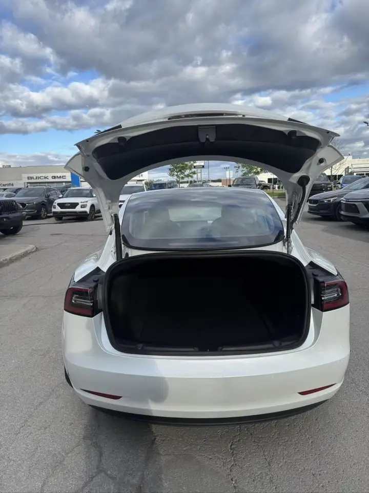 Tesla Model 3 fotografie Tesla Model 3