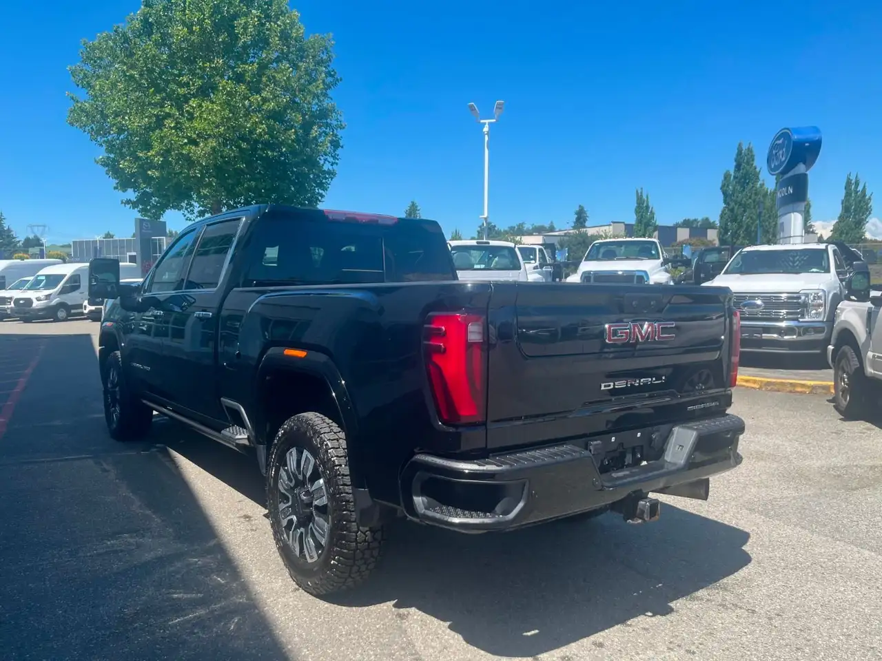 GMC Sierra 3500HD photo GMC Sierra 3500HD
