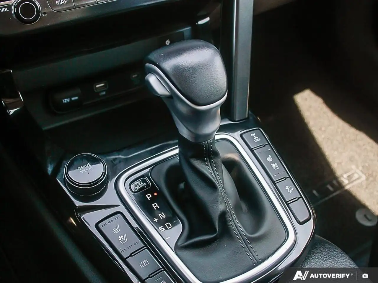 Kia Seltos снимка Kia Seltos