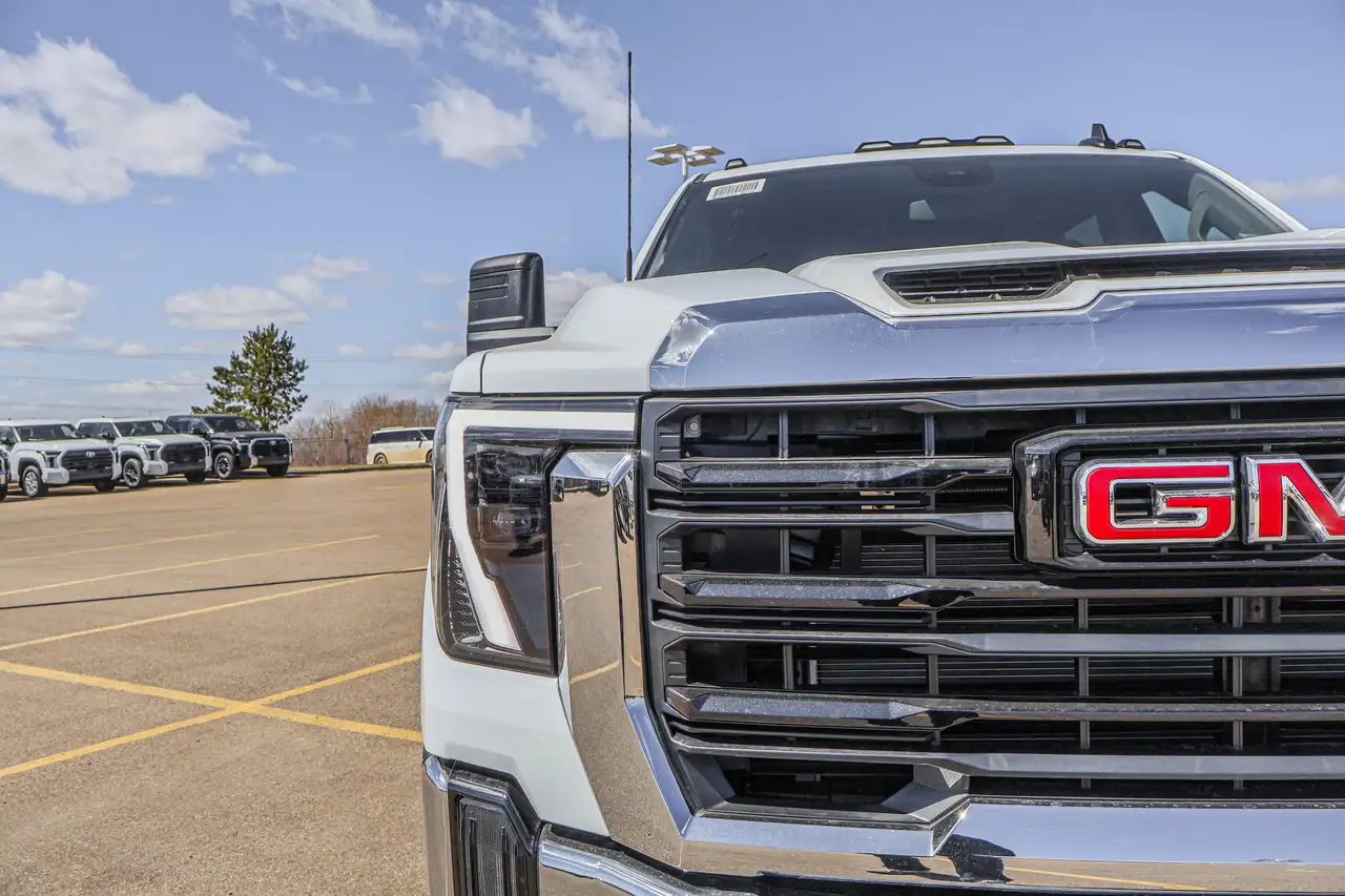 GMC Sierra 3500HD снимка GMC Sierra 3500HD