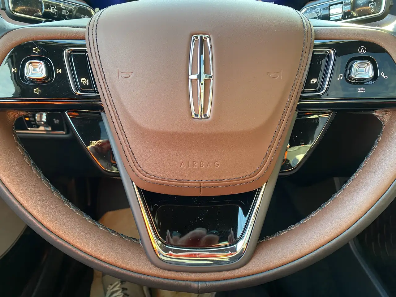 Lincoln Aviator снимка Lincoln Aviator