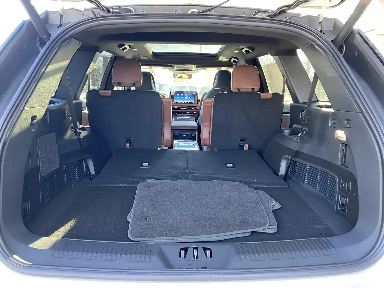 Lincoln Aviator снимка Lincoln Aviator