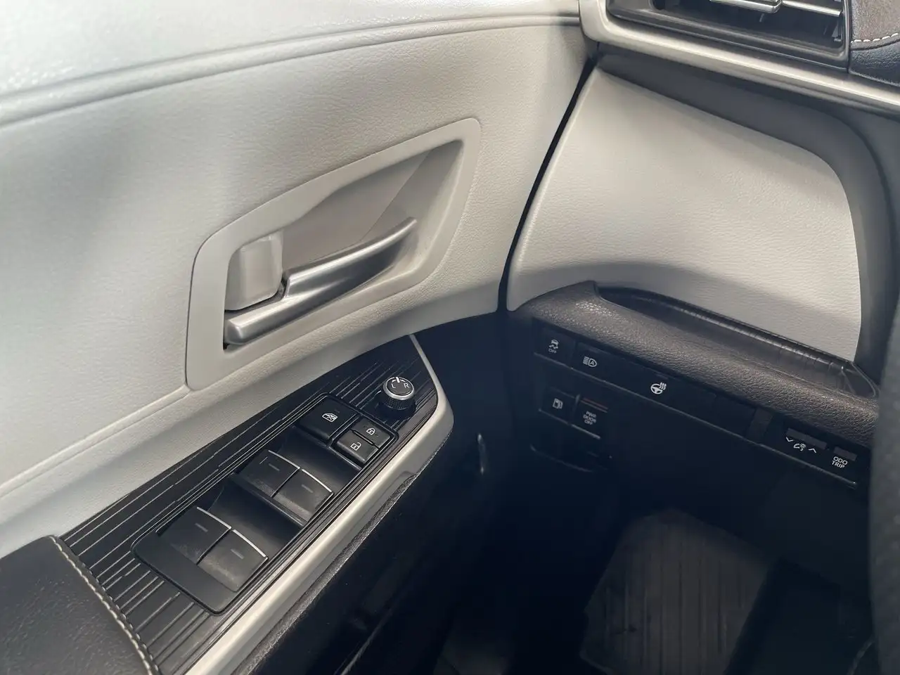 Toyota Sienna снимка Toyota Sienna