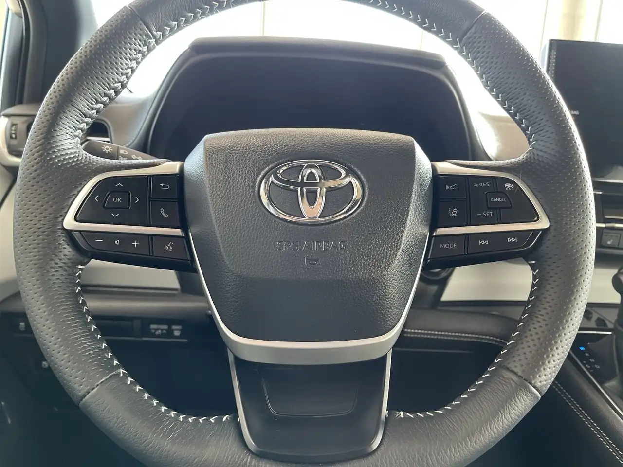 Toyota Sienna снимка Toyota Sienna