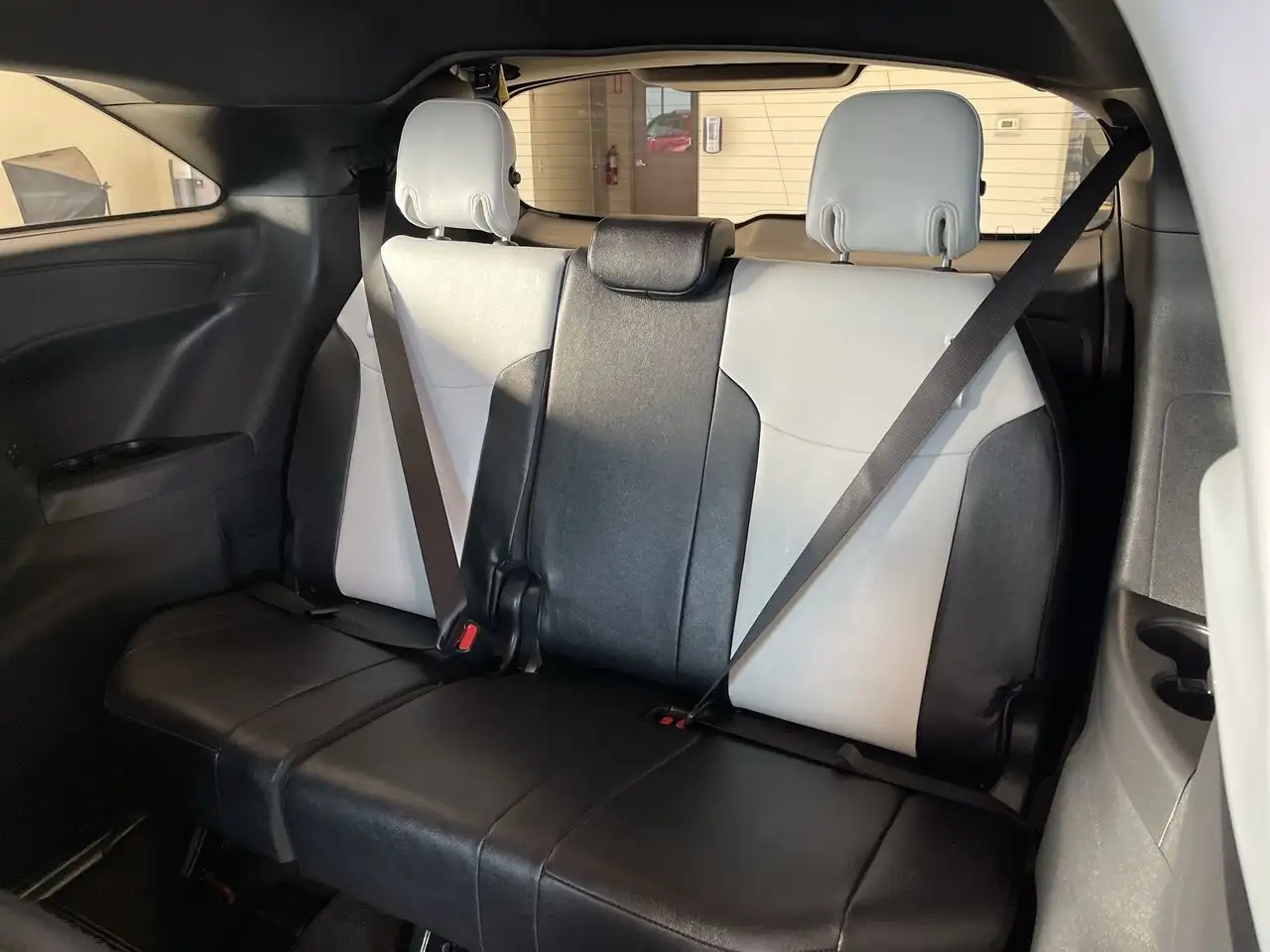 Toyota Sienna снимка Toyota Sienna