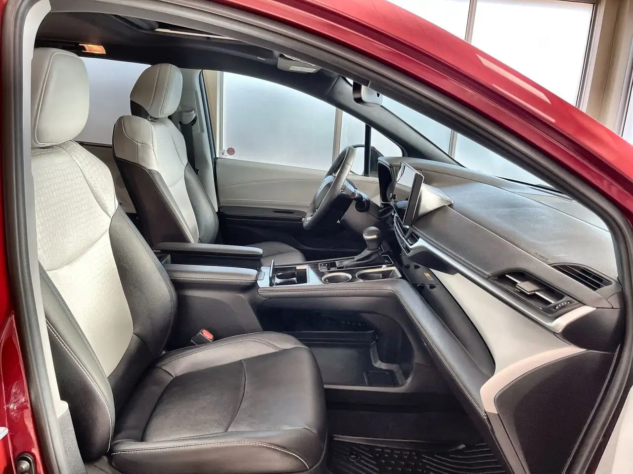 Toyota Sienna снимка Toyota Sienna