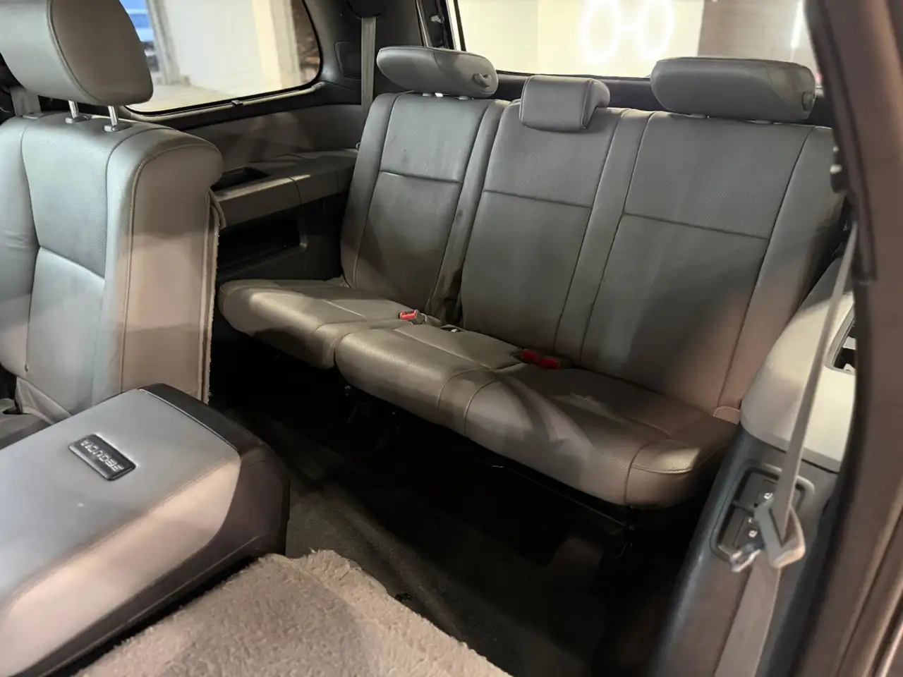 Toyota Sequoia photo Toyota Sequoia