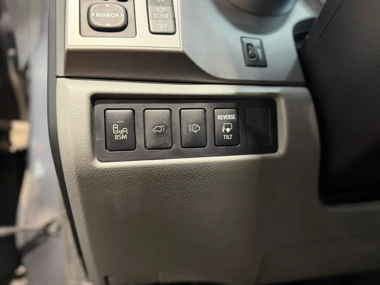 Toyota Sequoia photo Toyota Sequoia