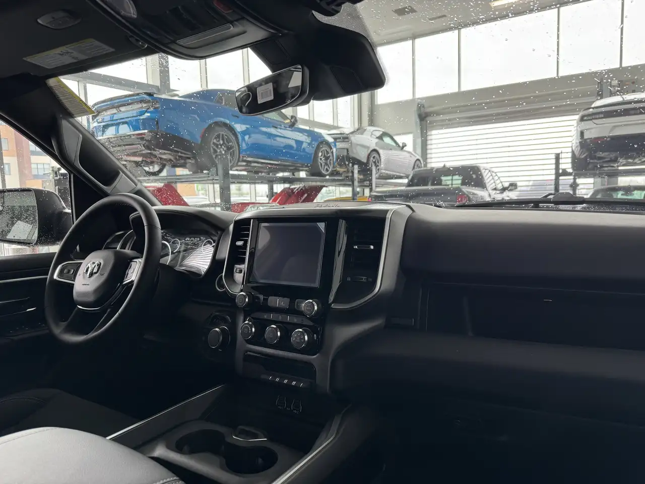 RAM 1500 снимка RAM 1500