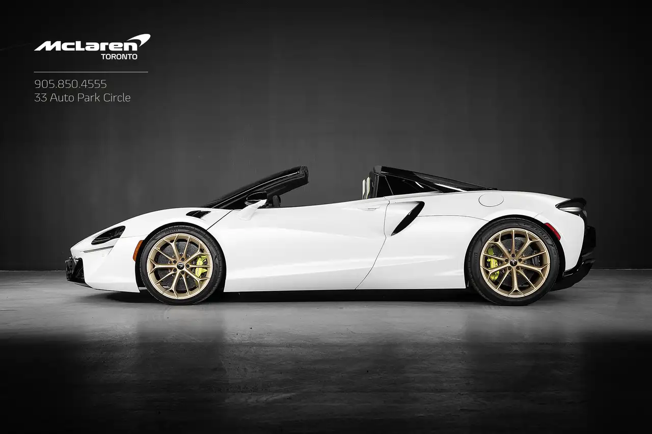 McLaren Artura photo McLaren Artura