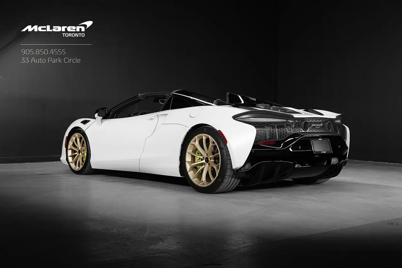 McLaren Artura photo McLaren Artura