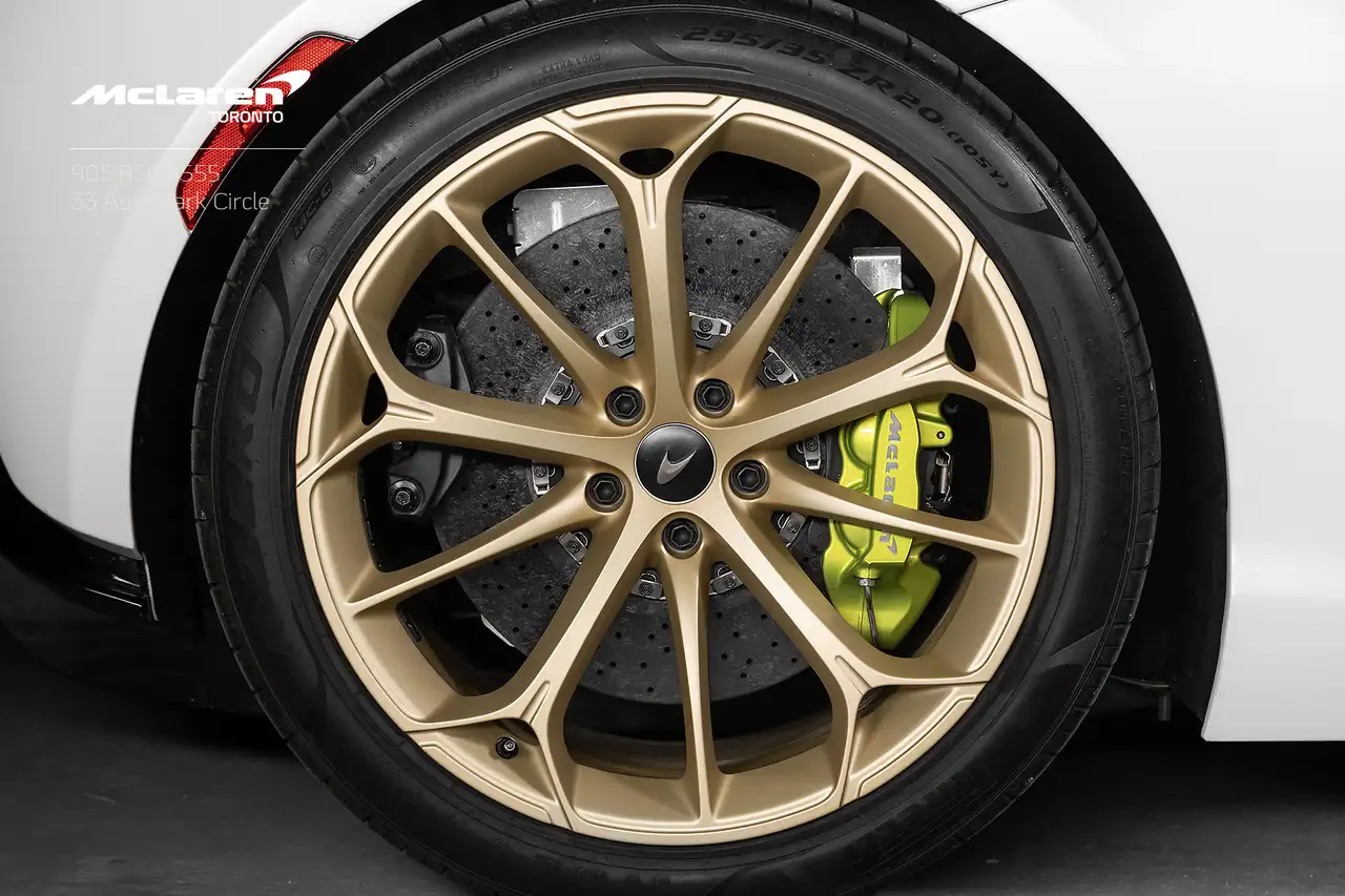 McLaren Artura photo McLaren Artura