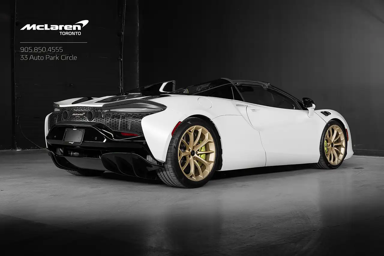 McLaren Artura photo McLaren Artura
