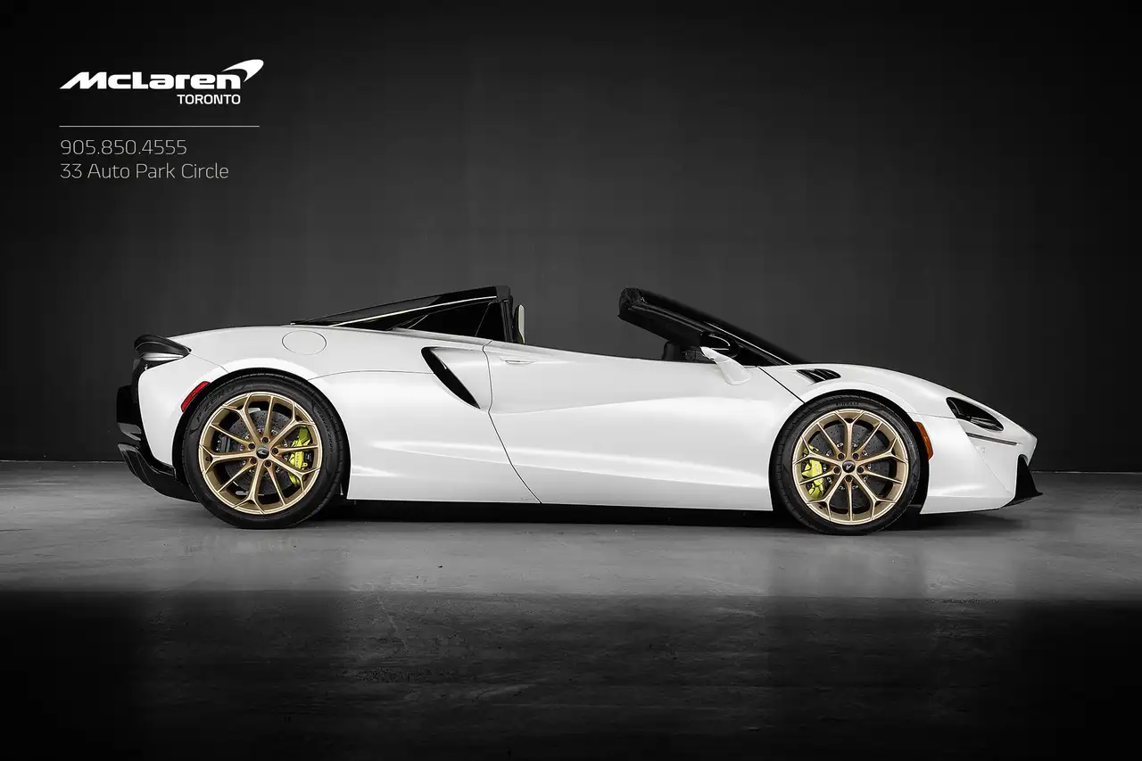 McLaren Artura photo McLaren Artura