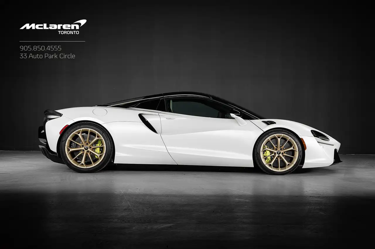 McLaren Artura photo McLaren Artura