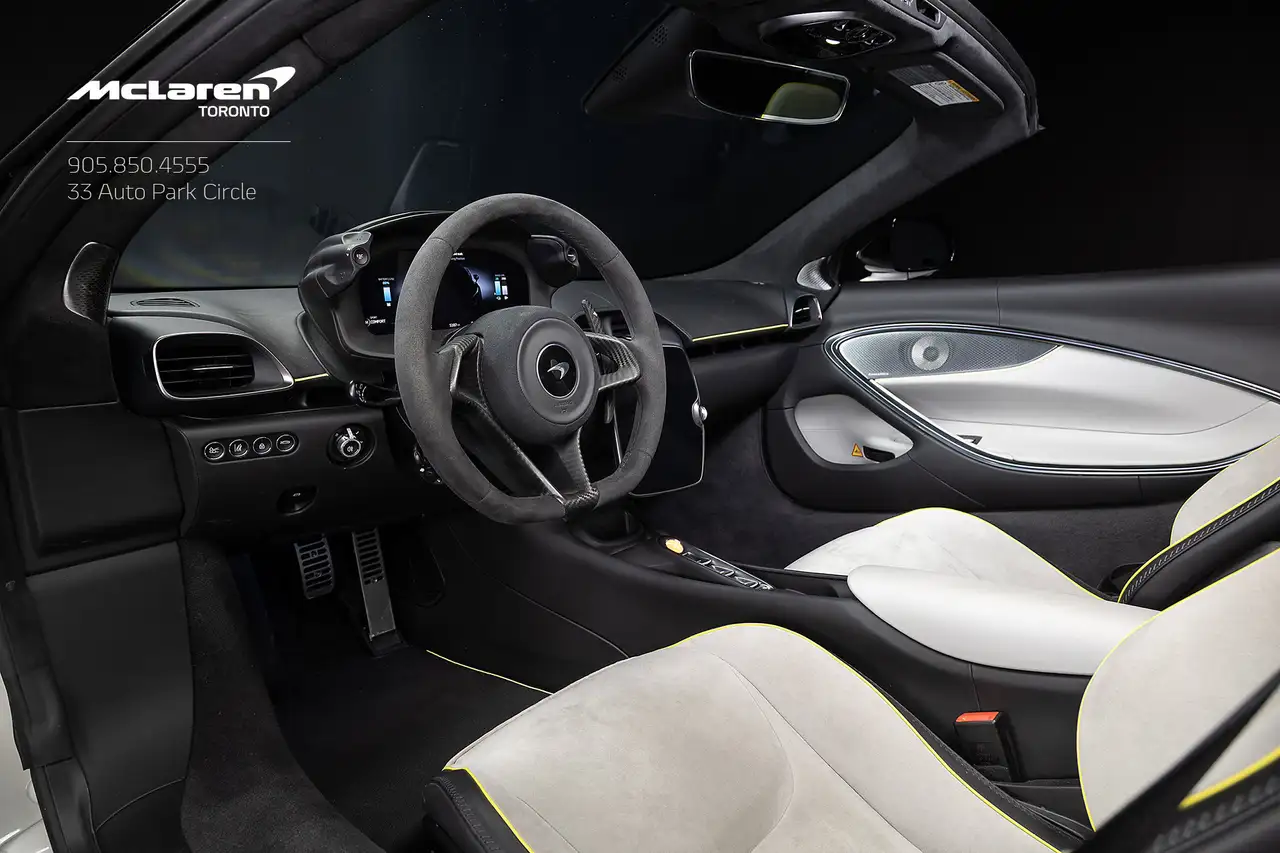 McLaren Artura photo McLaren Artura