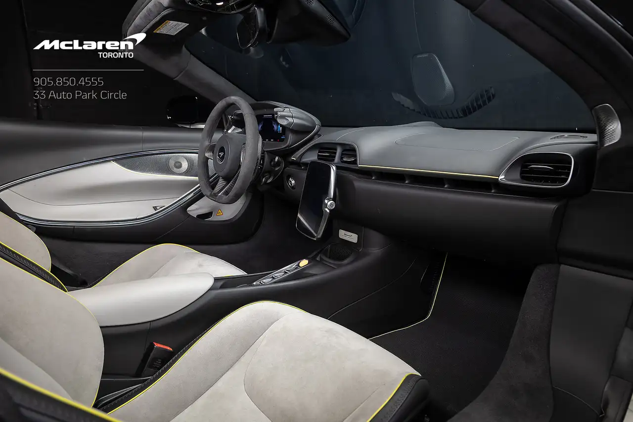 McLaren Artura photo McLaren Artura