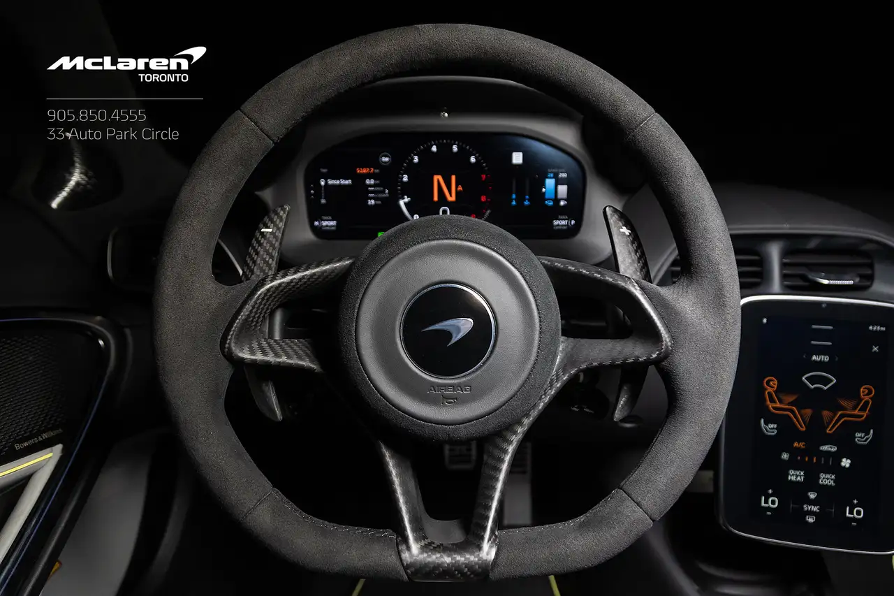 McLaren Artura photo McLaren Artura