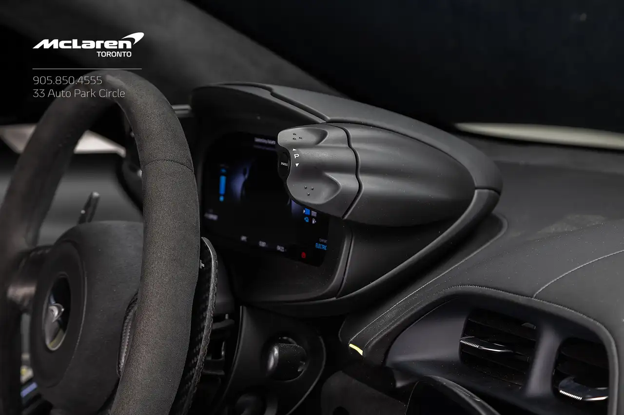 McLaren Artura photo McLaren Artura