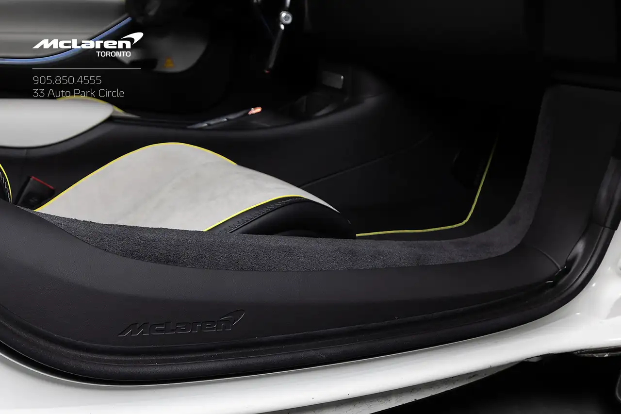 McLaren Artura photo McLaren Artura