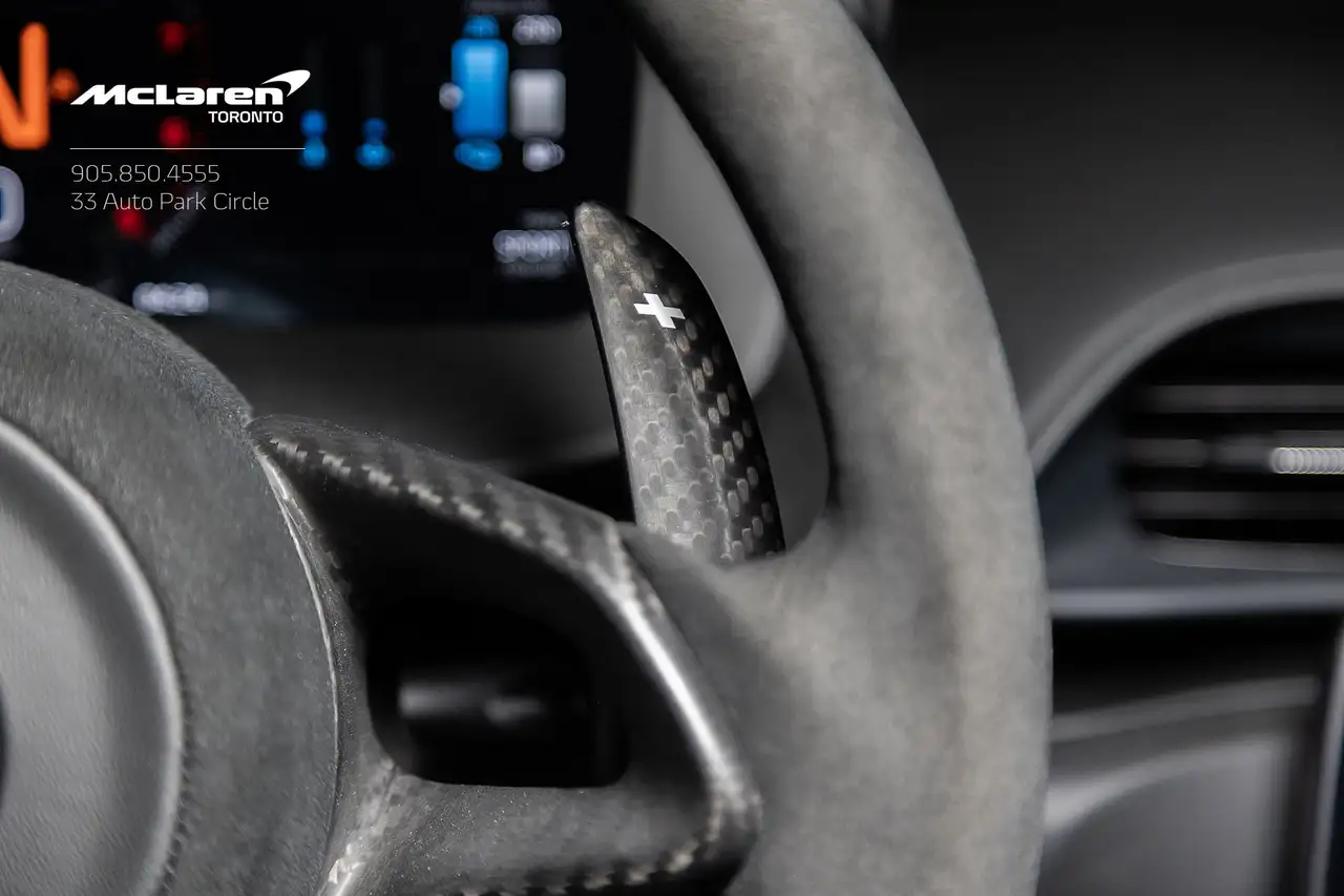 McLaren Artura photo McLaren Artura