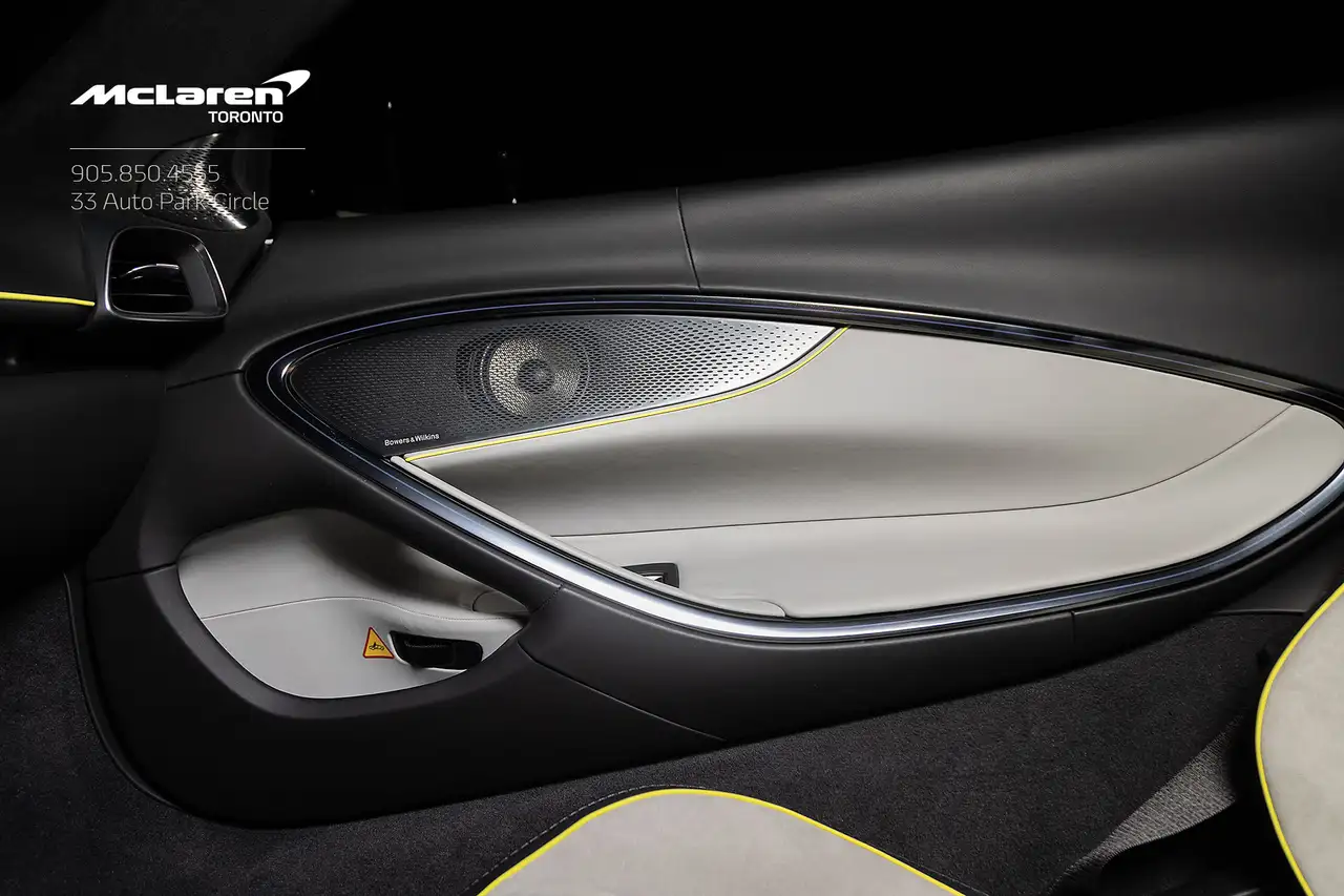 McLaren Artura photo McLaren Artura