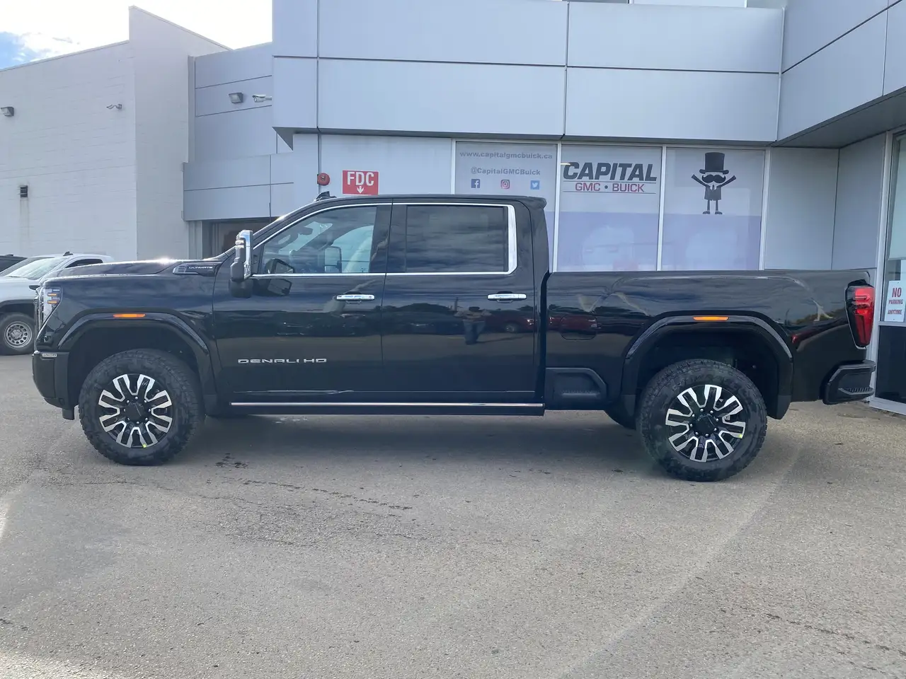 GMC Sierra 3500HD снимка GMC Sierra 3500HD
